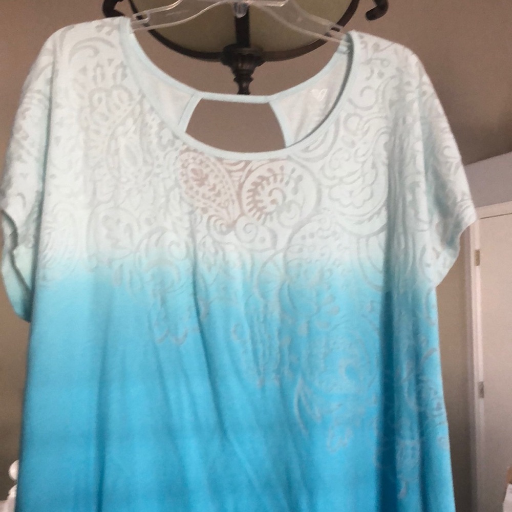 Livi activewear top